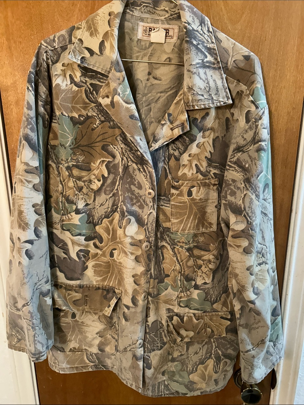 Lightweight Camouflage Print hunting Jacket - Beige Green. XL